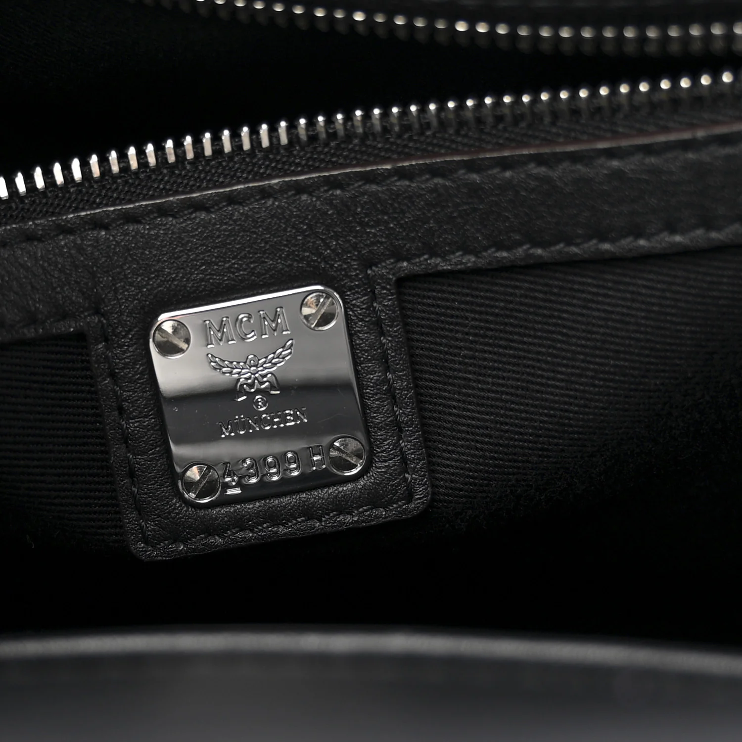Visetos Calfskin Essential Bucket Bag Black - Image 6