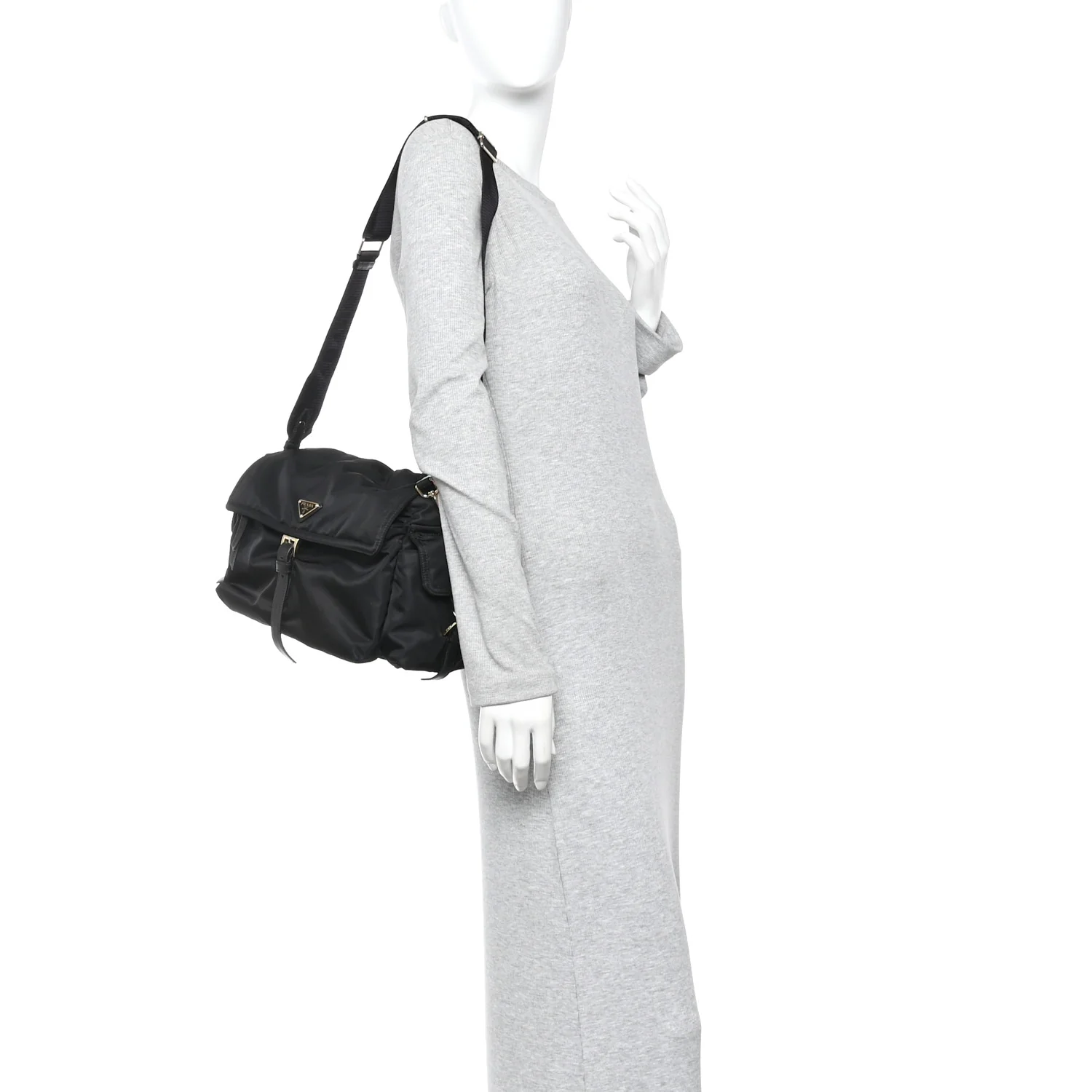 Re-Nylon Large Explore Messenger Bag Black - Image 2