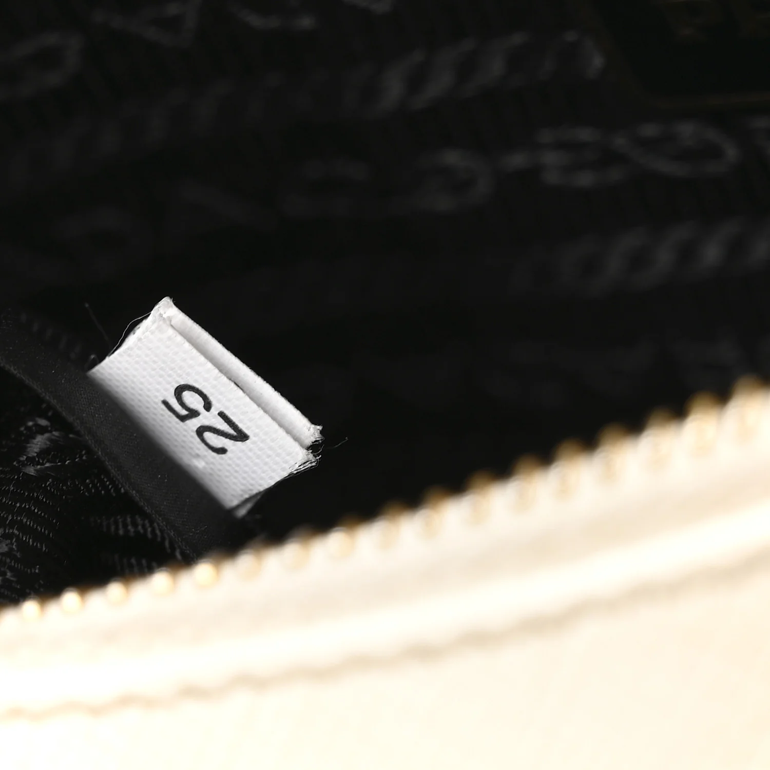 Saffiano Re-Edition 2005 Shoulder Bag White - Image 8