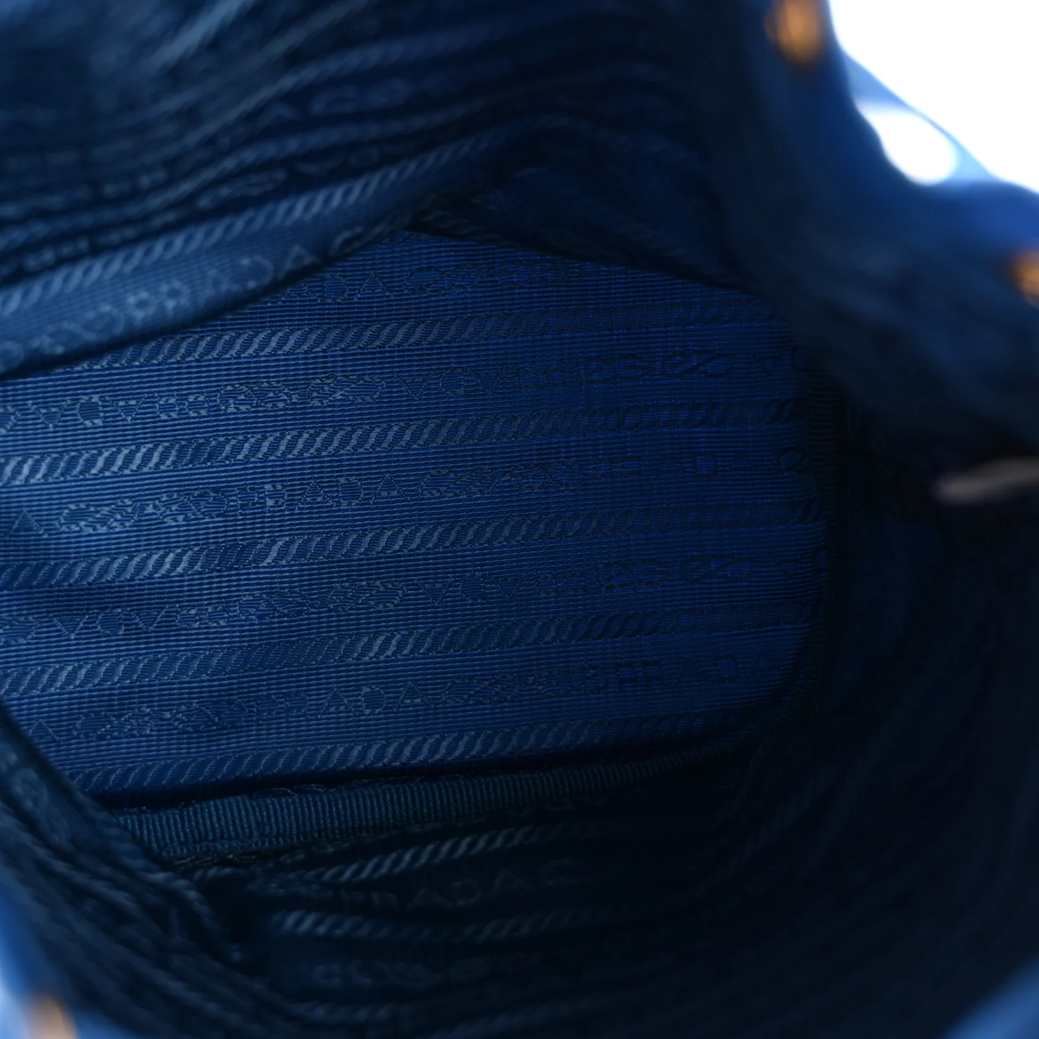 Saffiano Tessuto Nylon Bucket Wristlet Bluette - Image 5
