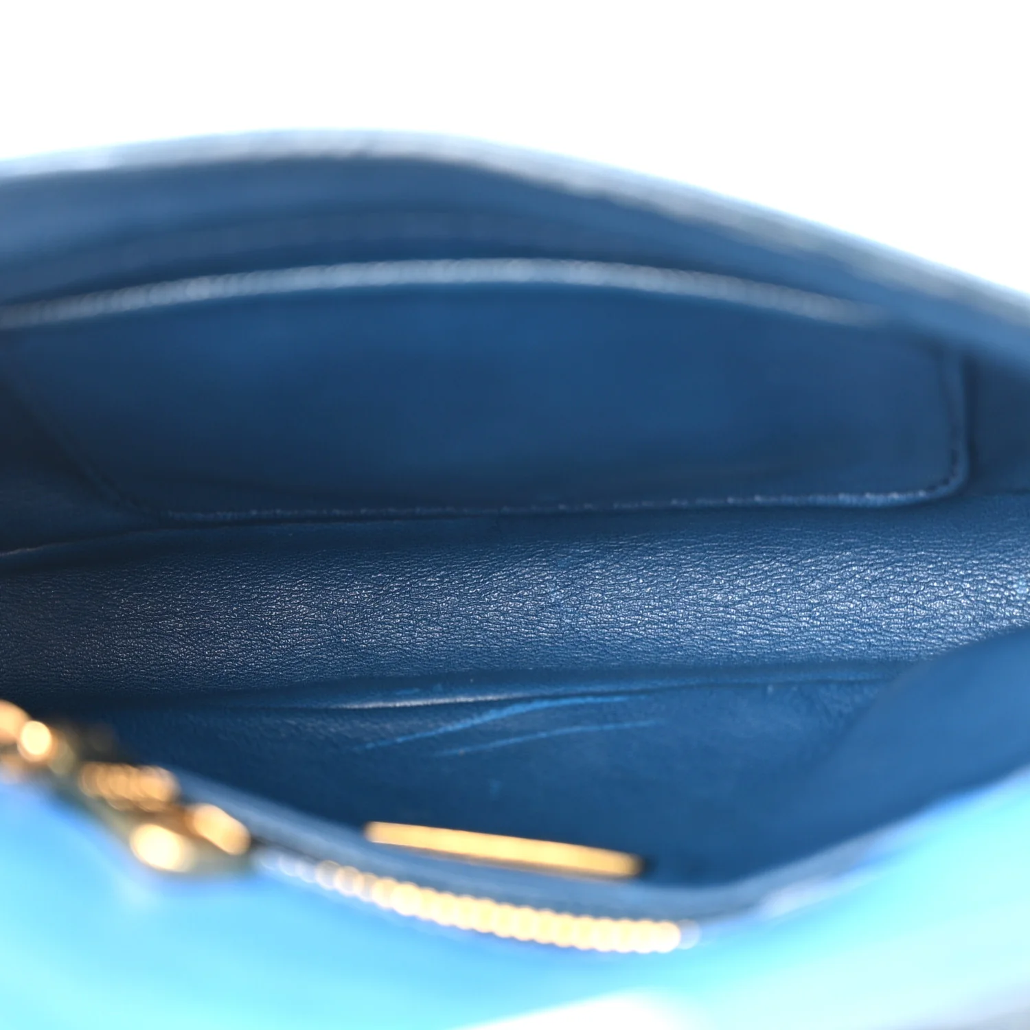 Saffiano Vernice Lock Flap Chain Bag Azzurro - Image 5