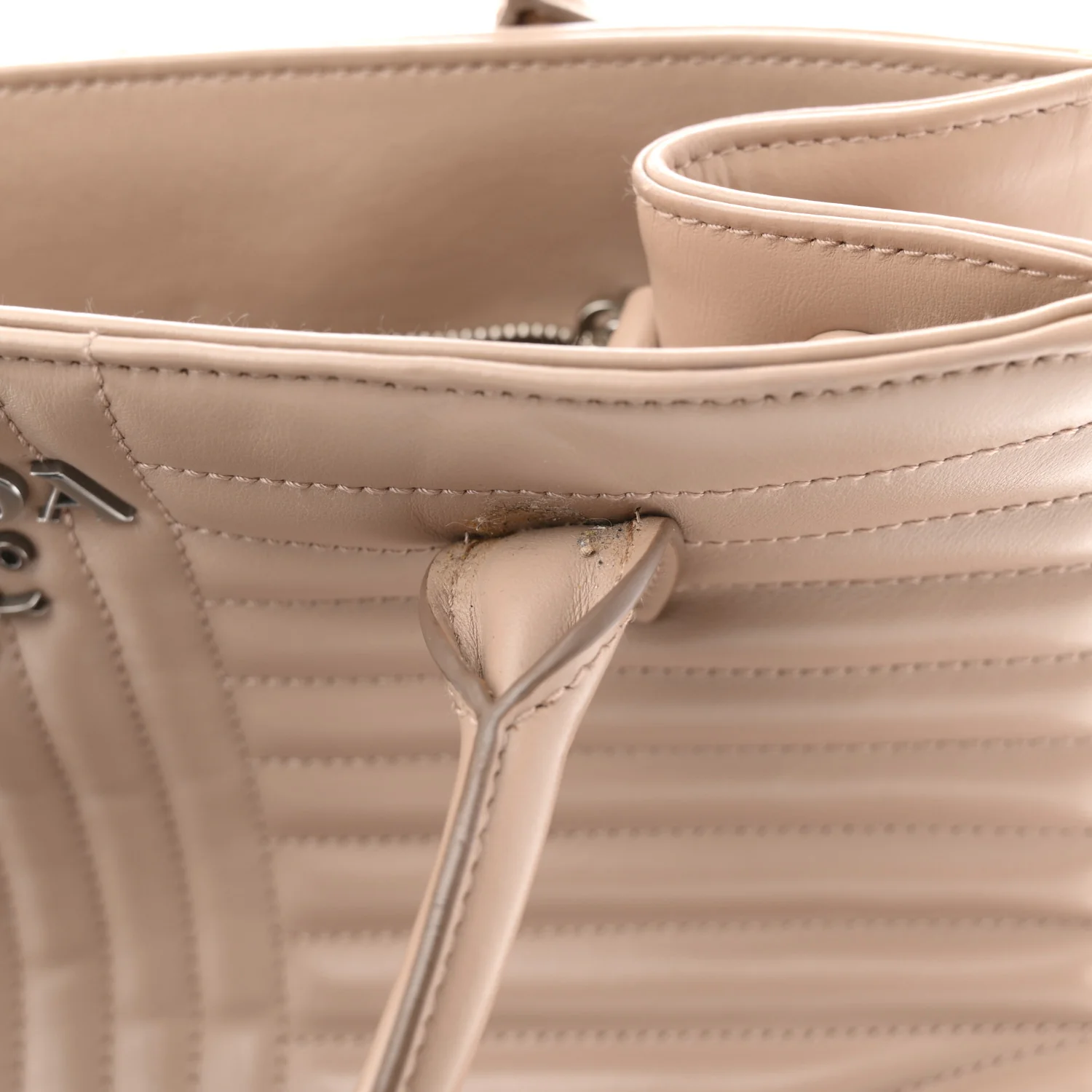 Soft Calfskin Impunture Diagramme Tote Cipria - Image 11