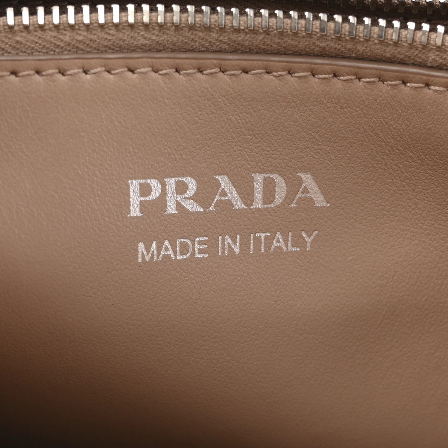 Soft Calfskin Impunture Diagramme Tote Cipria - Image 6
