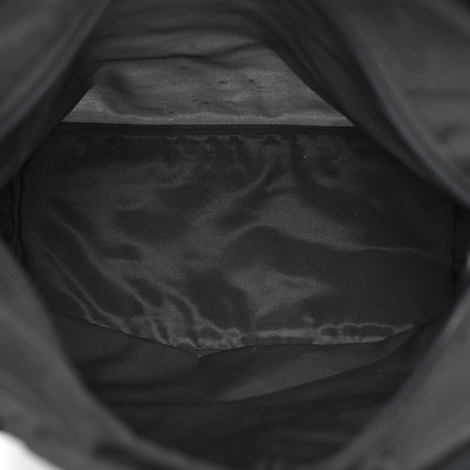 Tessuto Nylon Triangle Tote Mimetico Black - Image 5