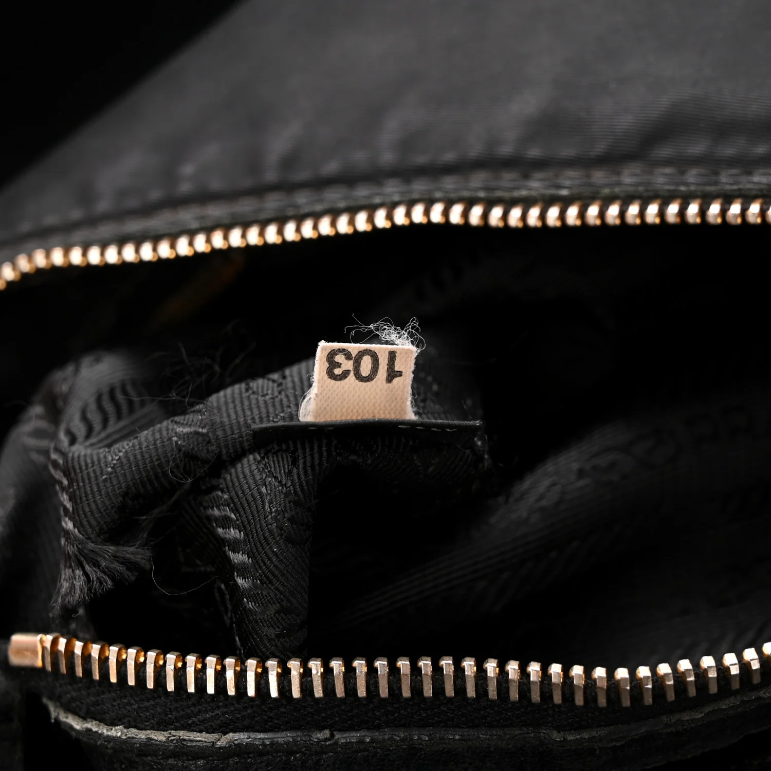 Tessuto Nylon Vitello Daino Shopping Satchel Black - Image 8