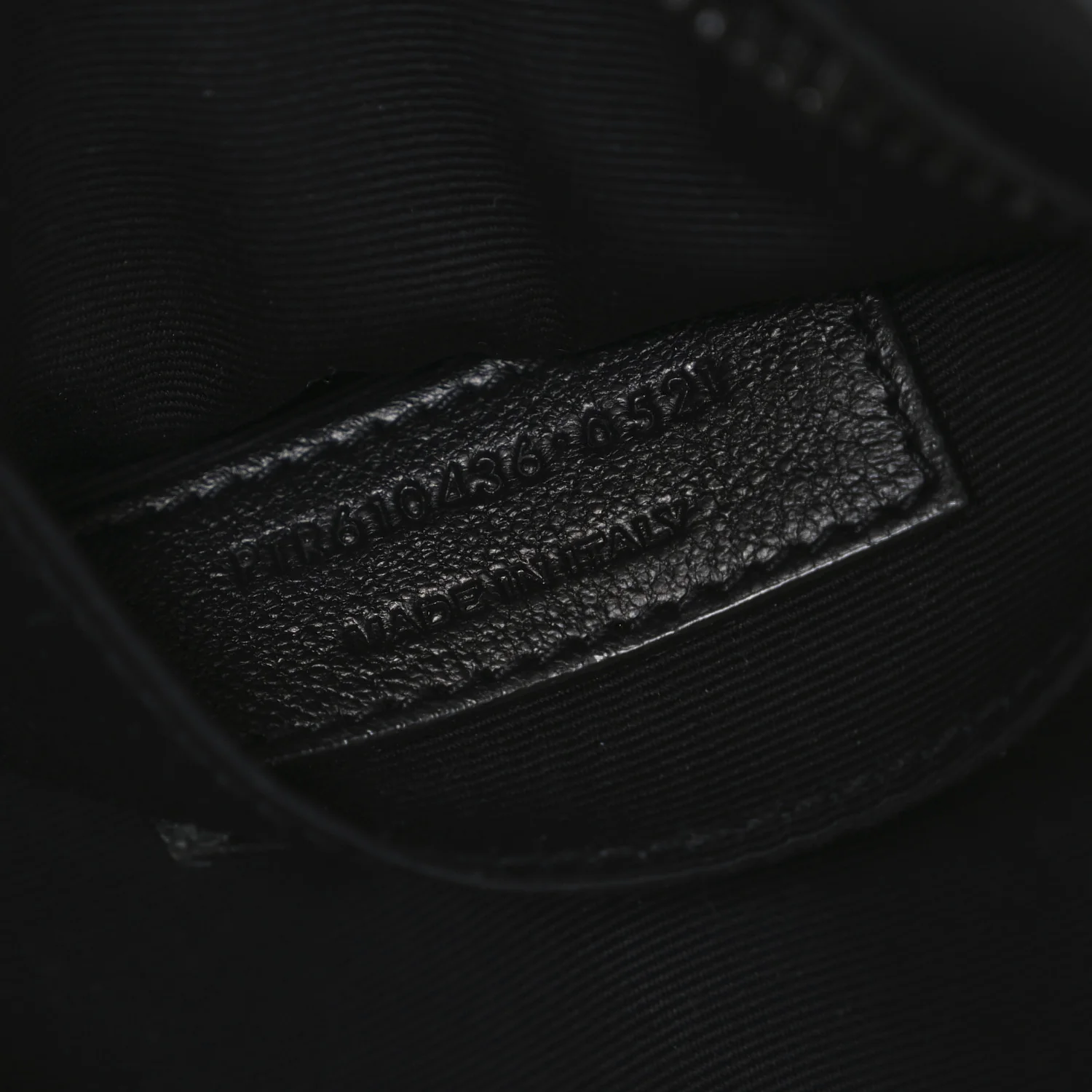 Calfskin Matelasse Chevron Round Vinyle Camera Bag Black - Image 7