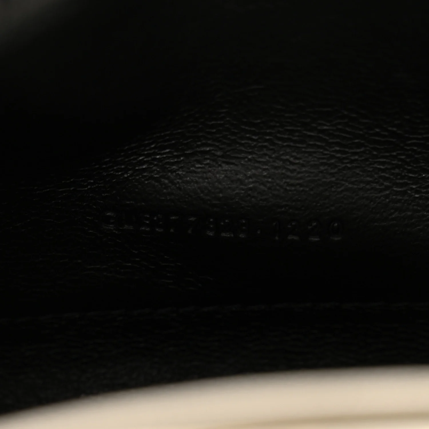 Grain De Poudre Matelasse Chevron Monogram Chain Wallet Crema Soft - Image 7