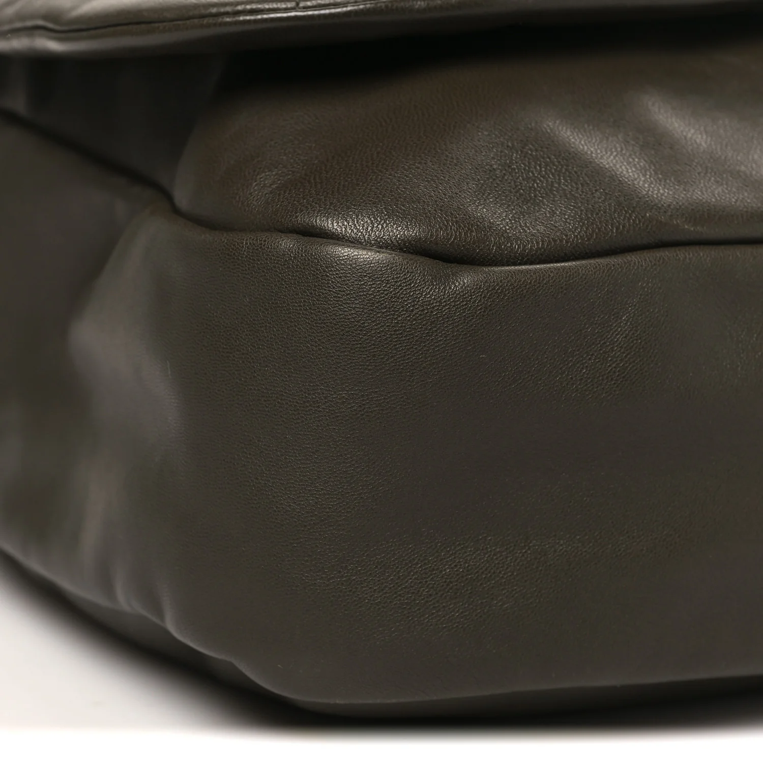 Lambskin Matelasse Monogram Large Jamie 4.3 Light Musk - Image 9