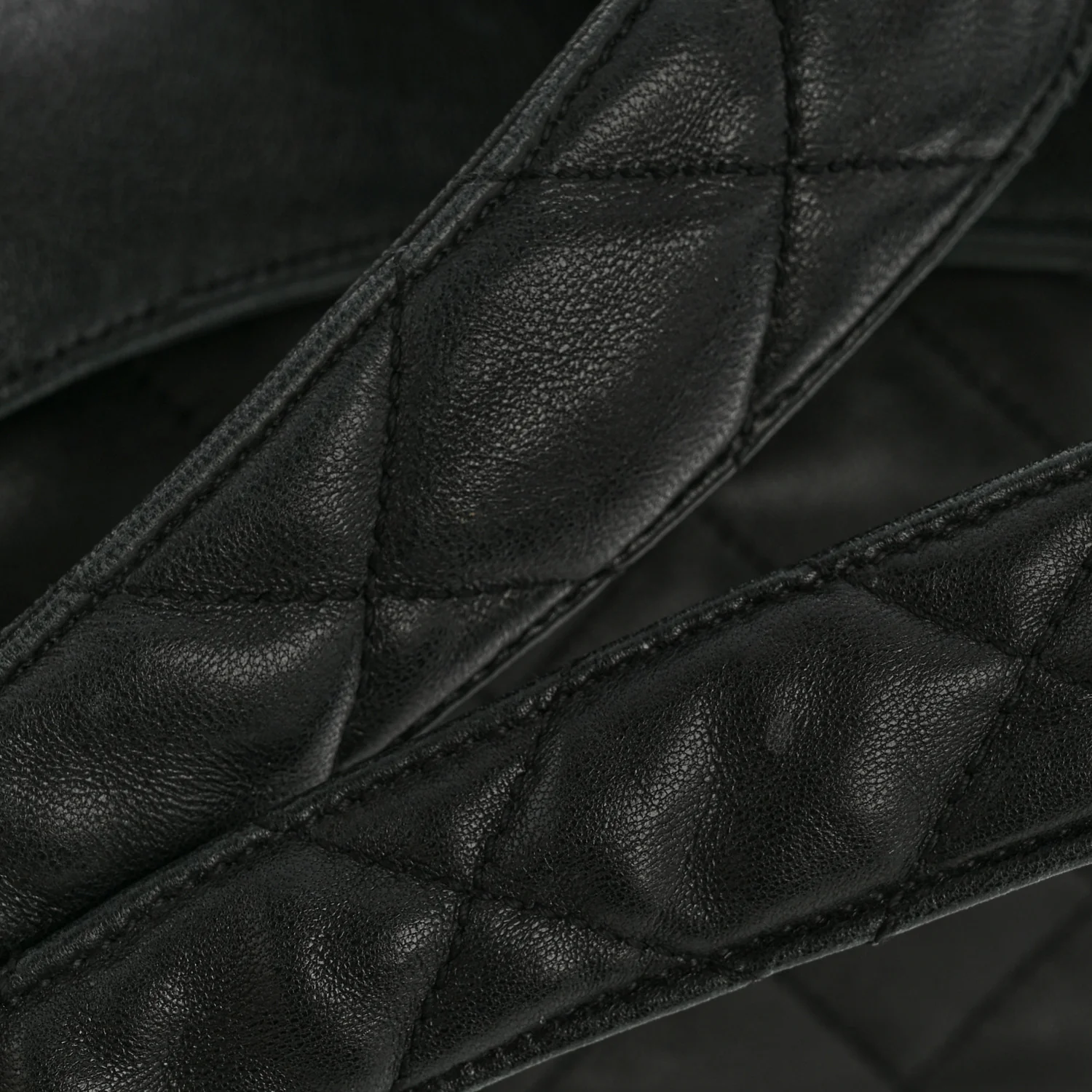 Lambskin Quilted Maxi Icare Shopping Tote Black - Image 15