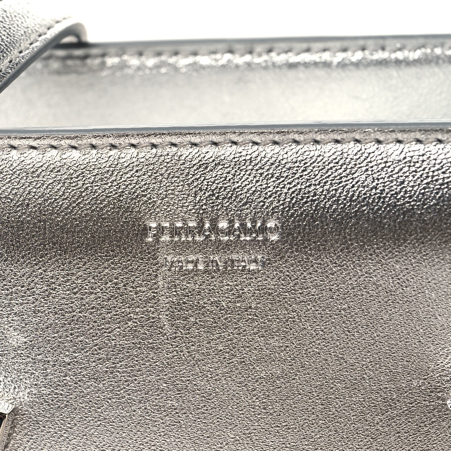 Metallic Lambskin Mini Hug Crossbody Bag Argento - Image 10