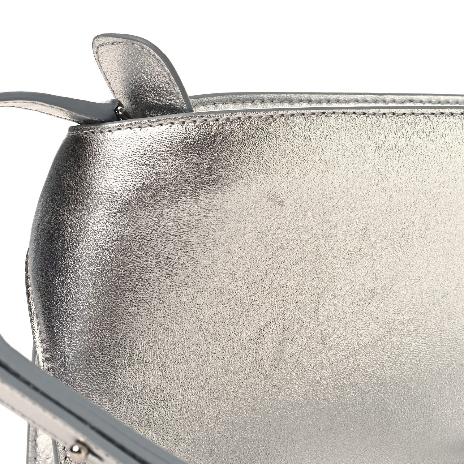 Metallic Lambskin Mini Hug Crossbody Bag Argento - Image 11