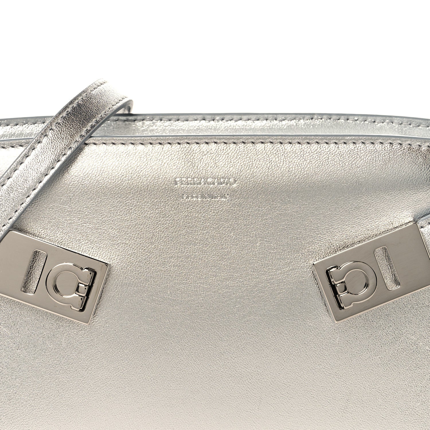 Metallic Lambskin Mini Hug Crossbody Bag Argento - Image 7