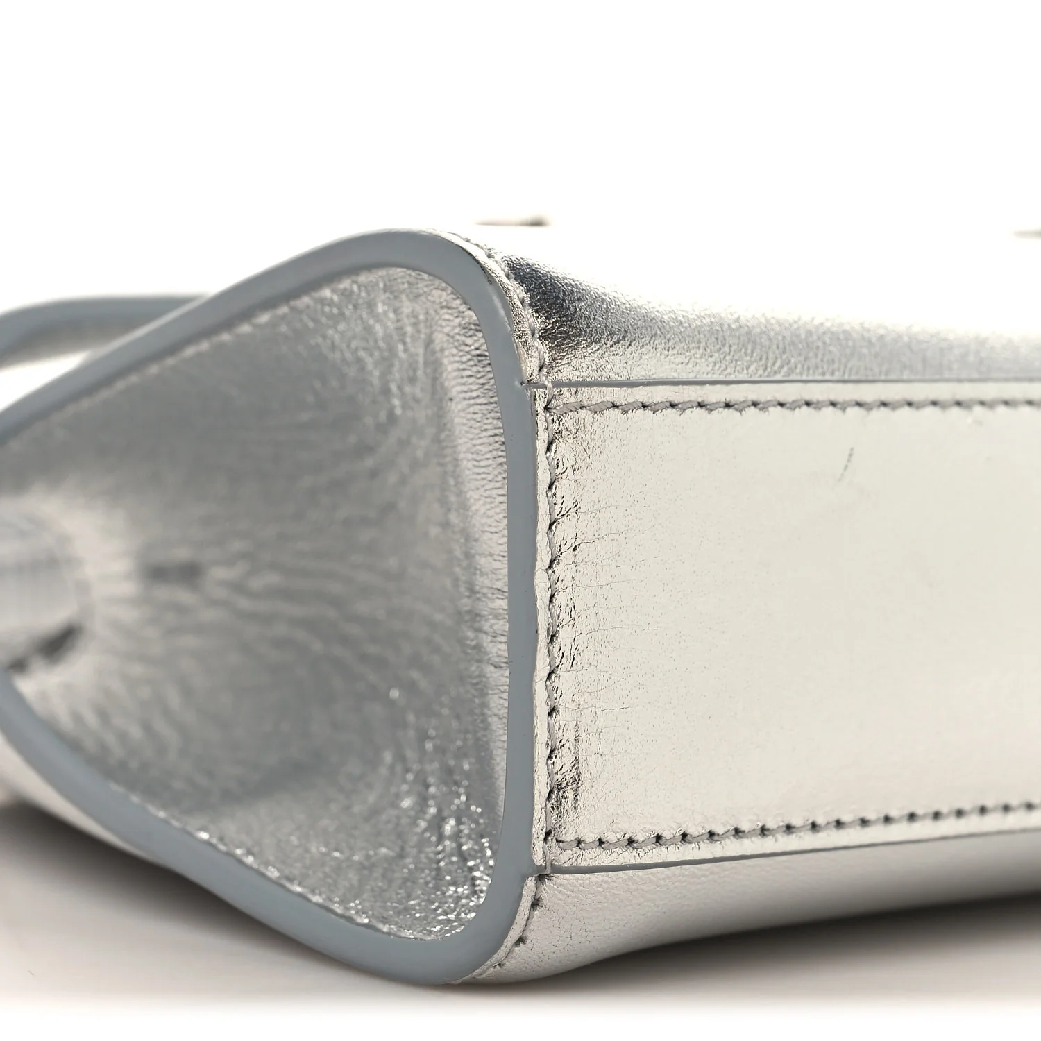 Metallic Lambskin Mini Hug Crossbody Bag Argento - Image 8