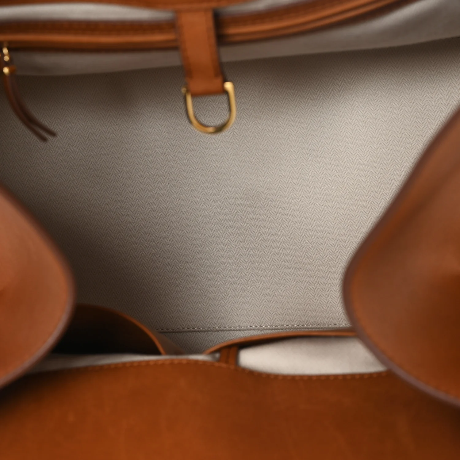 Polished Saddle Calfskin Soft Margaux 17 Cuir - Image 4