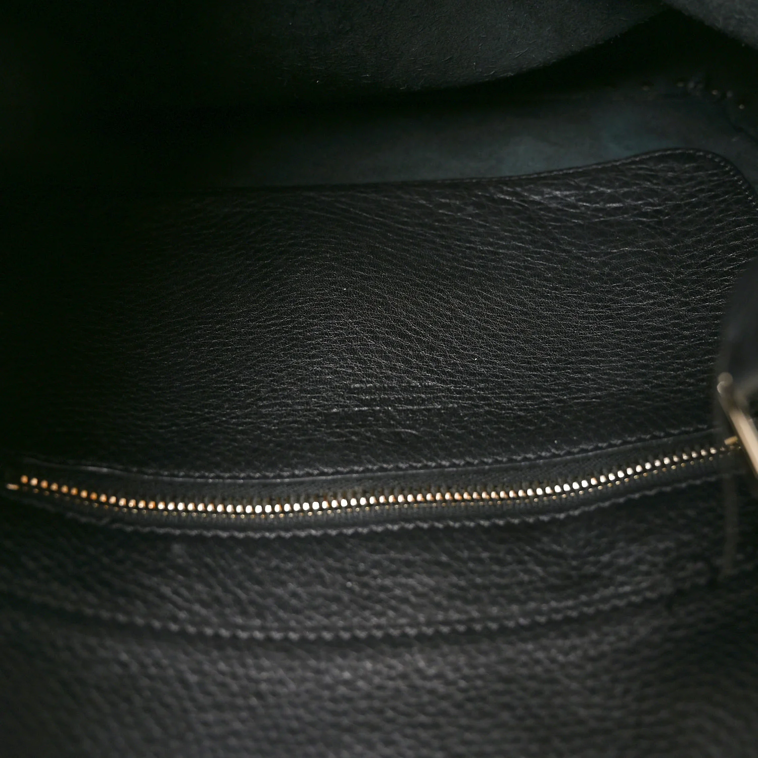 Pebbled Calfskin Large Rockstud Flip-Lock Messenger Bag Black - Image 4